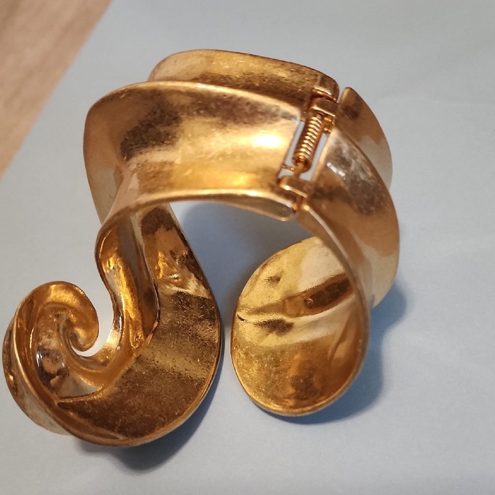 Zara Gold Swirl Bracelet